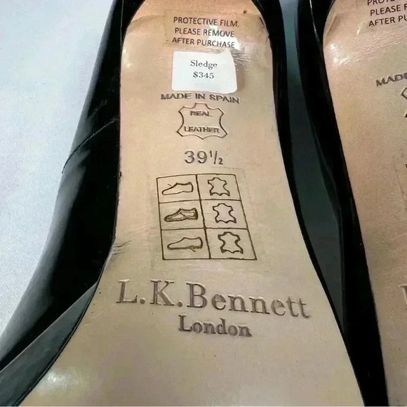 L. k. Bennett Sledge Black Patent Platform Courts New
9.5 - Picture 11 of 11